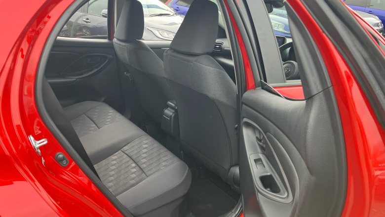 Toyota Yaris 1.5 Hybrid Design 5dr CVT Hybrid Hatchback